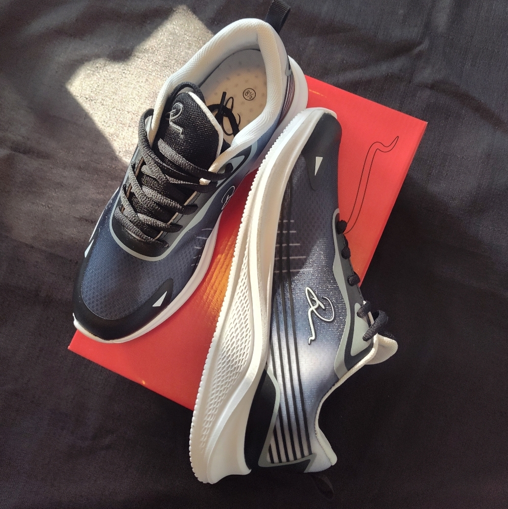 Women'Black and gray Sneakers. Size 8.5 Unnamed Brand Not Sure What The Brand Is